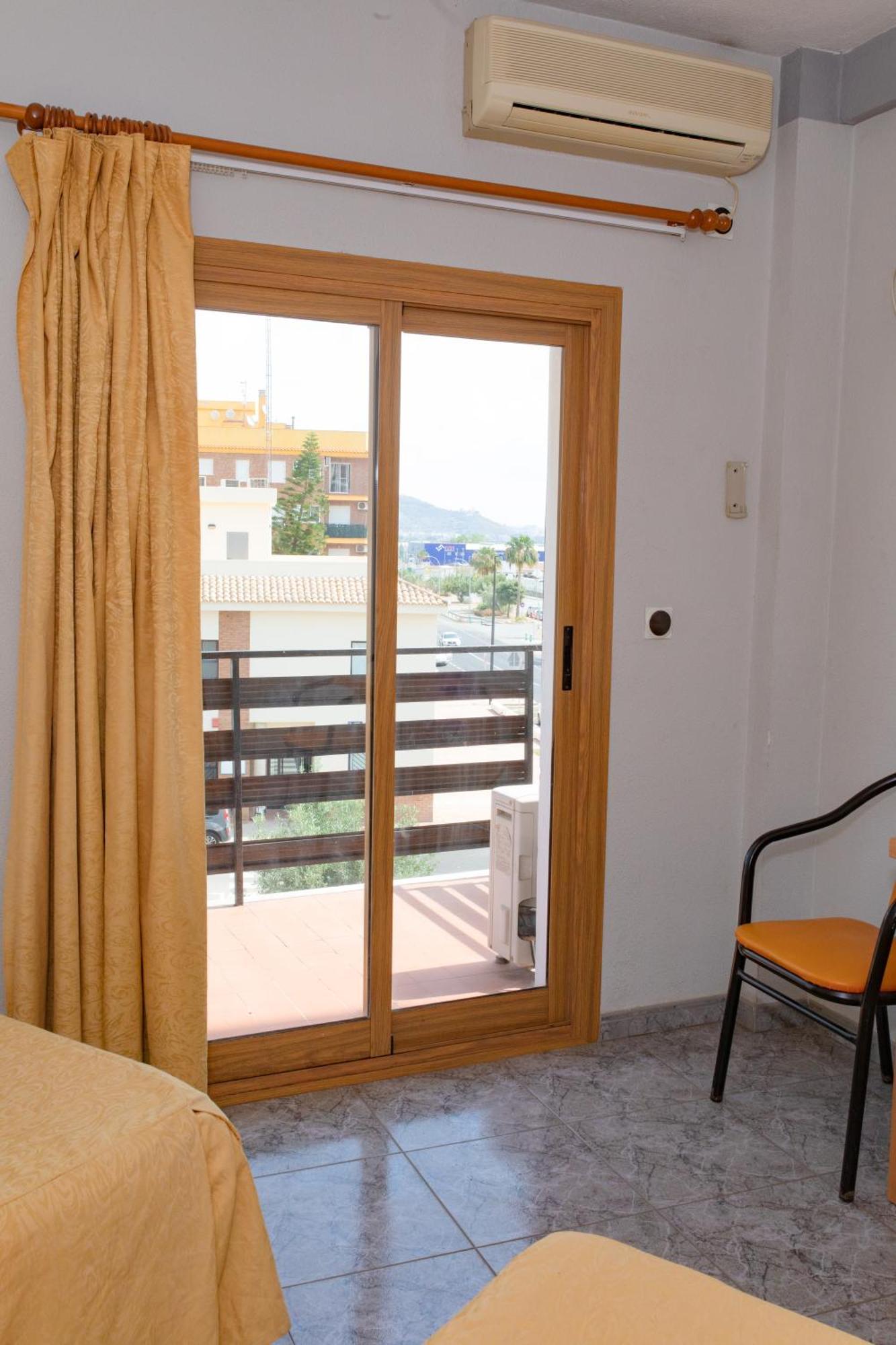 Hostal Virginia Favareta Exteriör bild