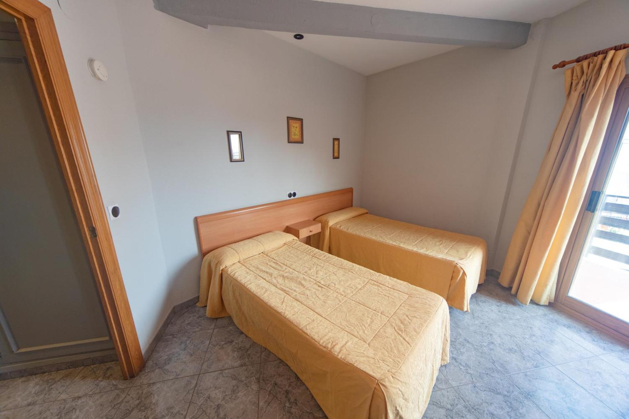 Hostal Virginia Favareta Exteriör bild