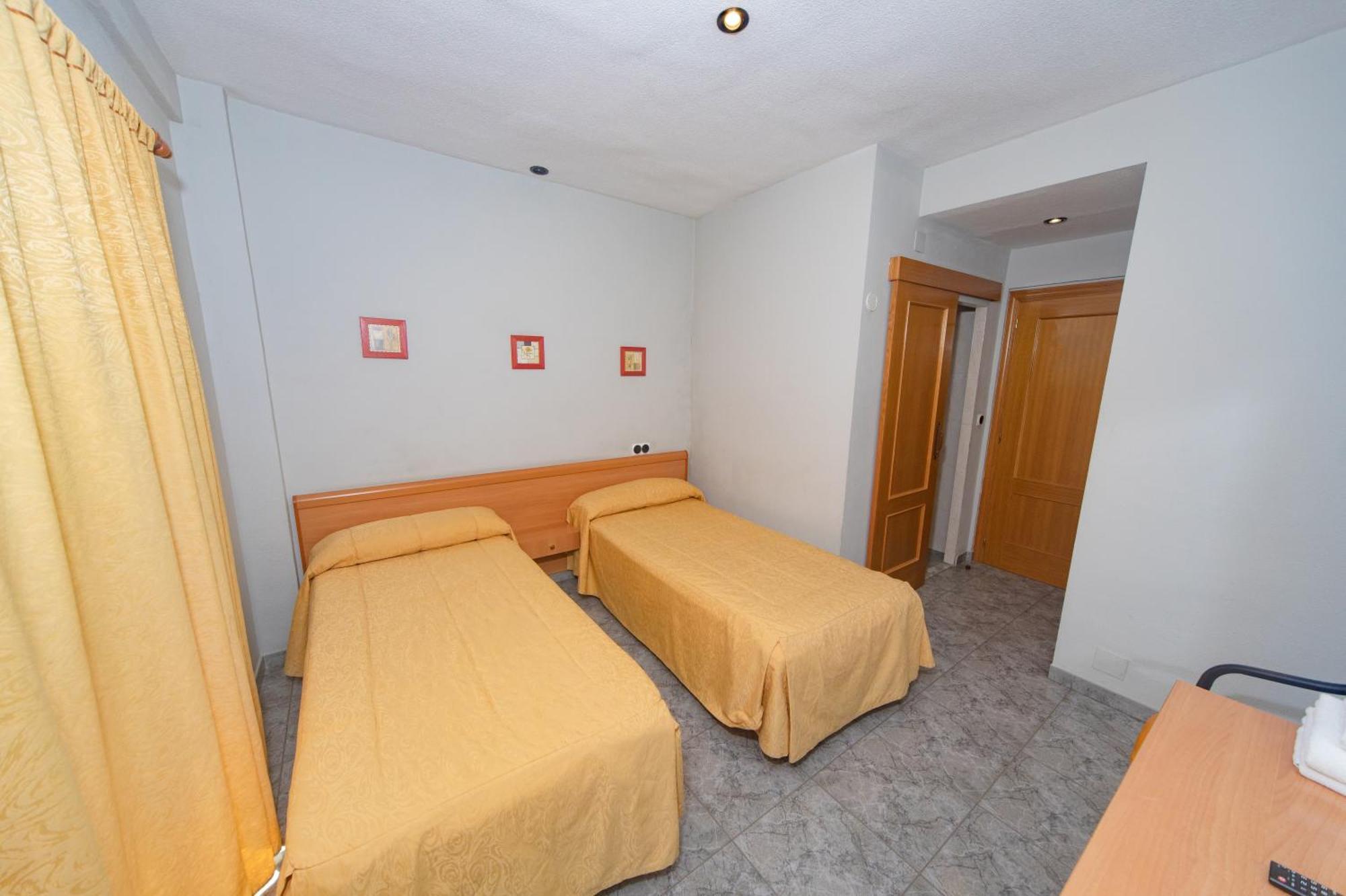 Hostal Virginia Favareta Exteriör bild