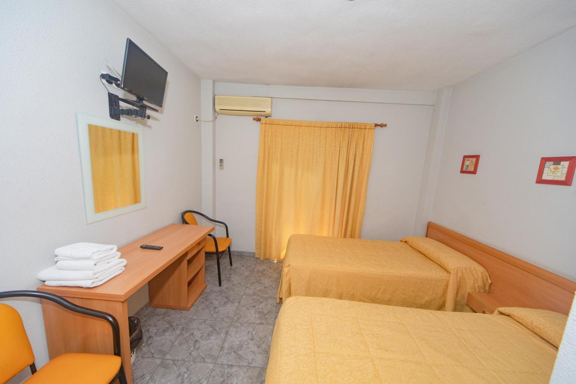 Hostal Virginia Favareta Exteriör bild