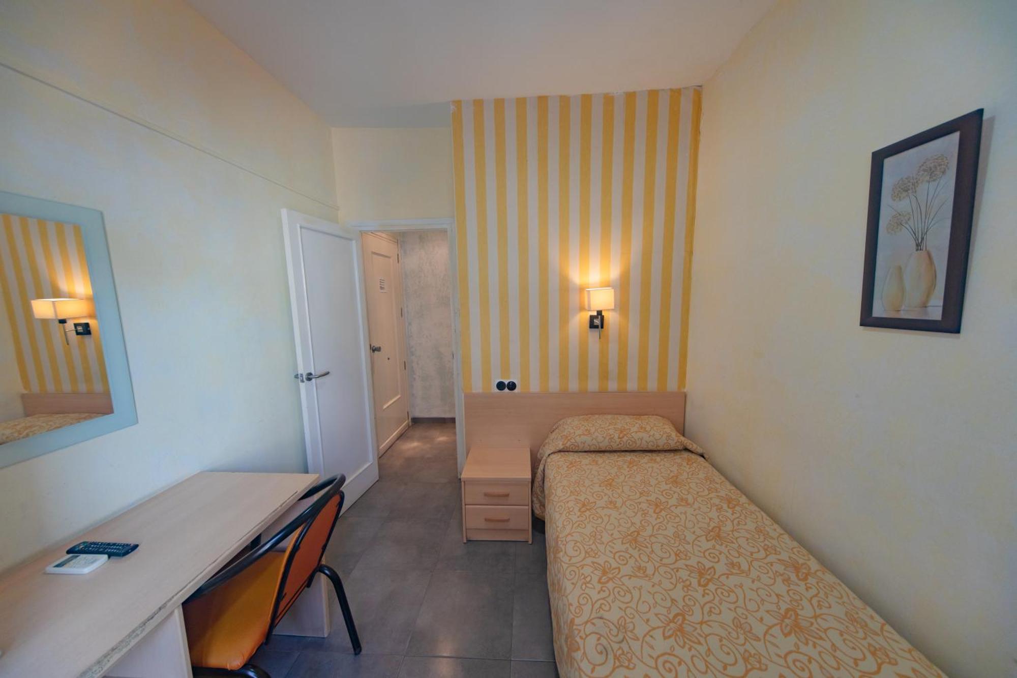 Hostal Virginia Favareta Exteriör bild