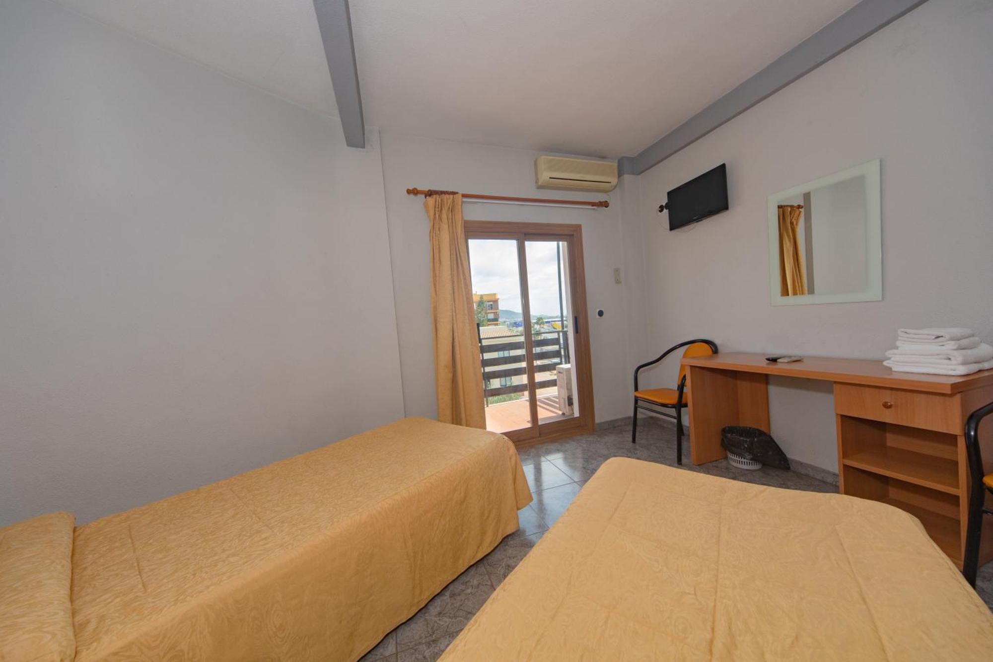 Hostal Virginia Favareta Exteriör bild
