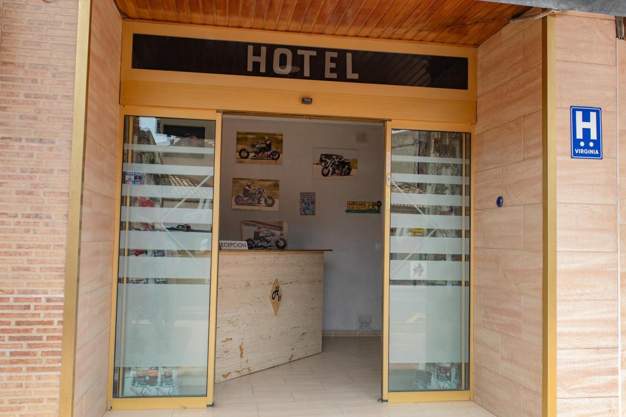Hostal Virginia Favareta Exteriör bild